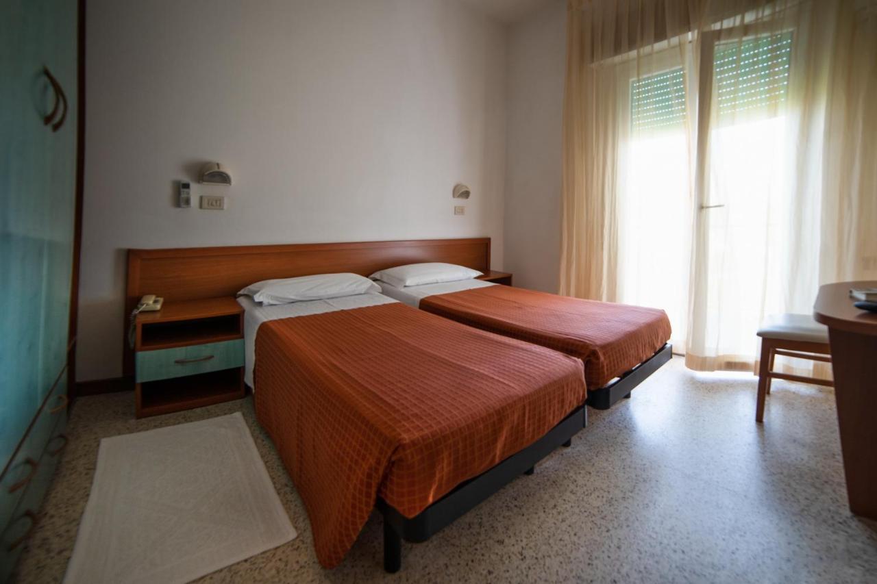 Hotel Sayonara Milano Marittima Zewnętrze zdjęcie