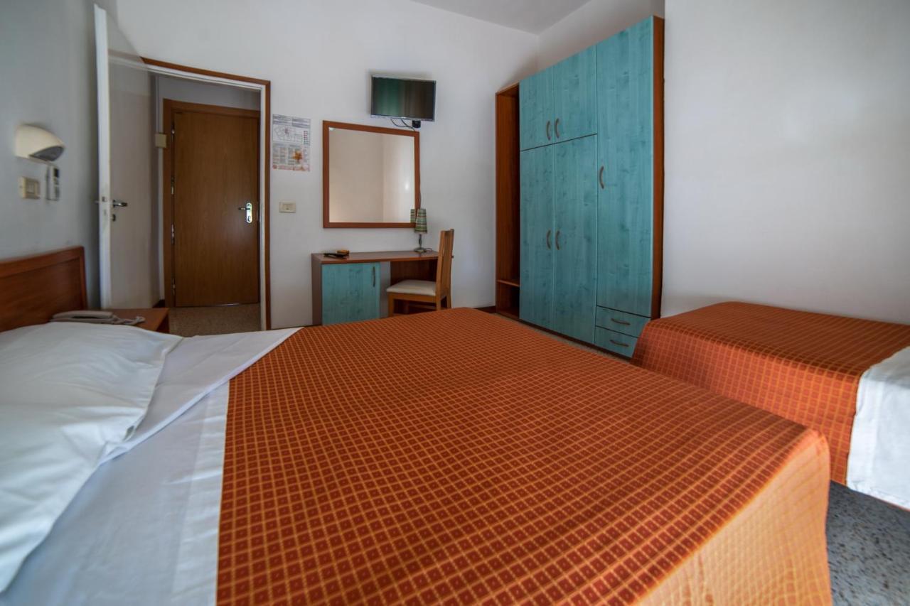 Hotel Sayonara Milano Marittima Zewnętrze zdjęcie