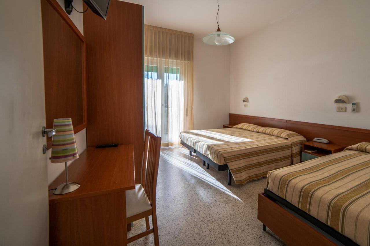 Hotel Sayonara Milano Marittima Zewnętrze zdjęcie